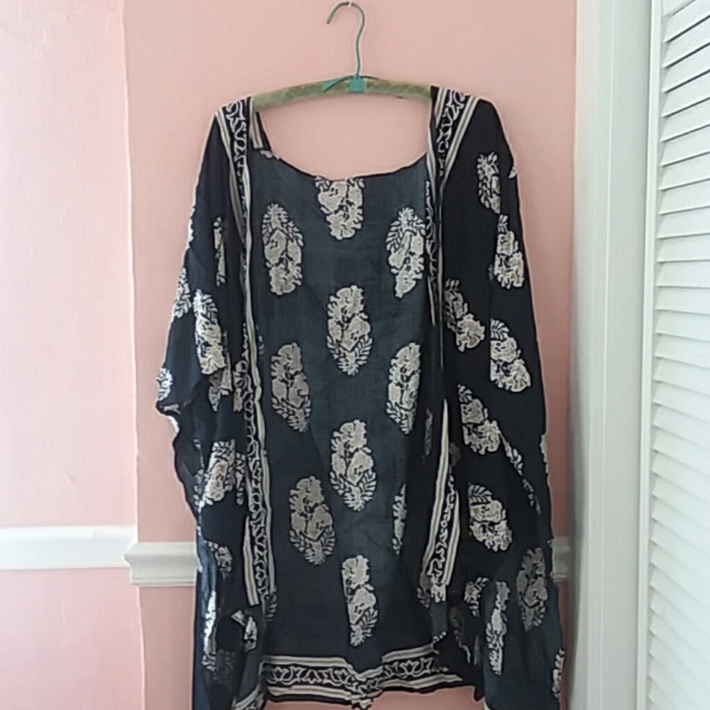 Target flowy light tunic shawl